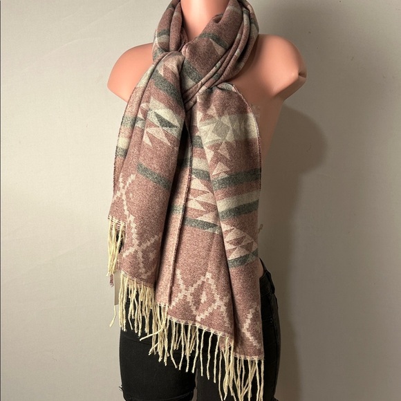 MIA & TESS Gray  Lilac Scarf 28/72" Fringe Shawl  Brand New - Picture 1 of 6